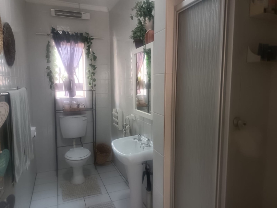 3 Bedroom Property for Sale in Rhodesdene Northern Cape